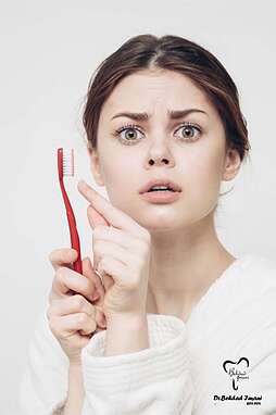 شیوه صحیح مسواک زدن دندان چیست؟